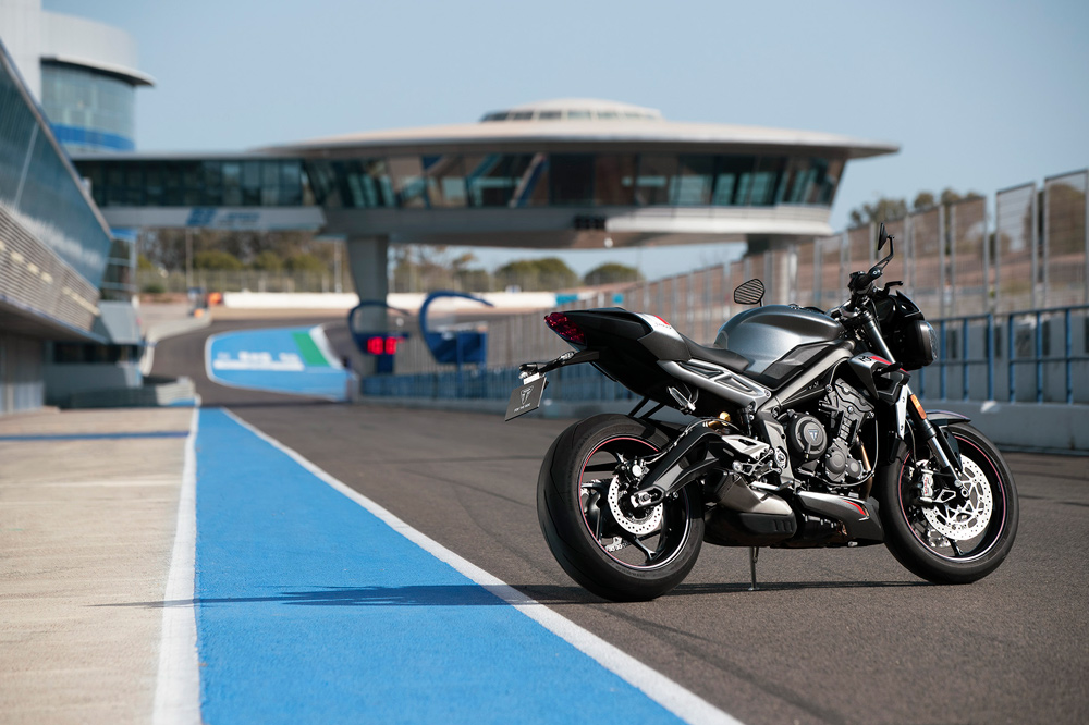 La Triumph Street Triple RS es muy divertida para realizar tandas en circuito