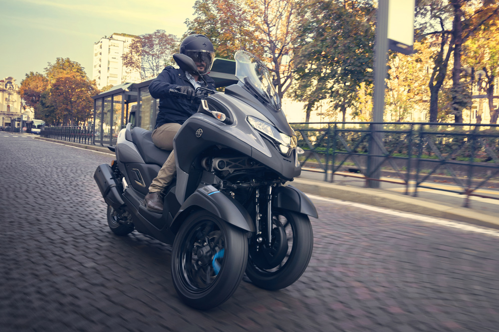 Los principales rivales del Yamaha Tricity 300 serán los Piaggio MP3 y Peugeot Metropolis