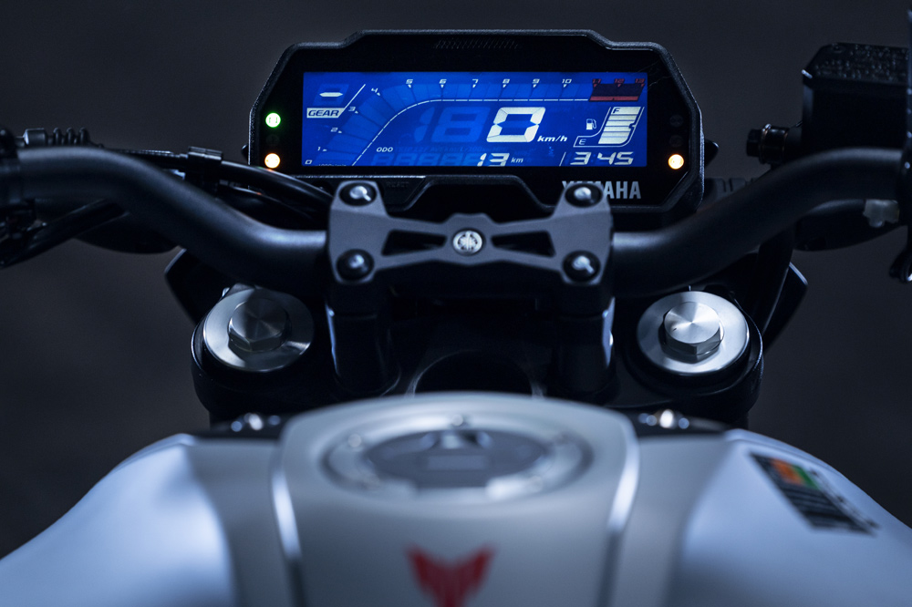 La instrumentación de la Yamaha MT 125 está acorde con la que ofrecen sus rivales