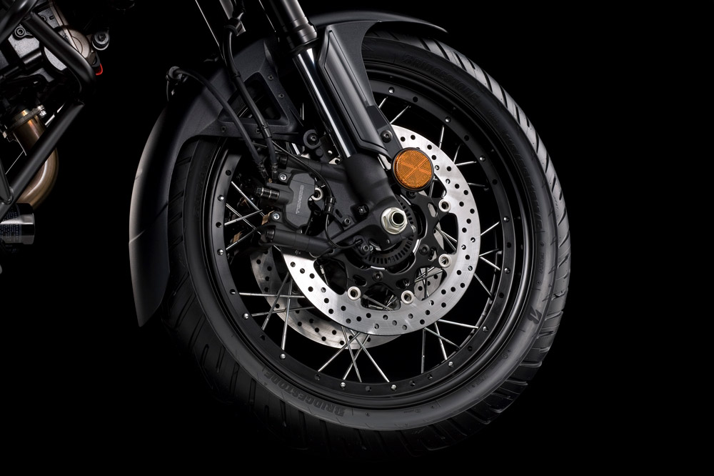 La versión XT de la Suzuki V Strom 1050 cuenta con llantas de radios