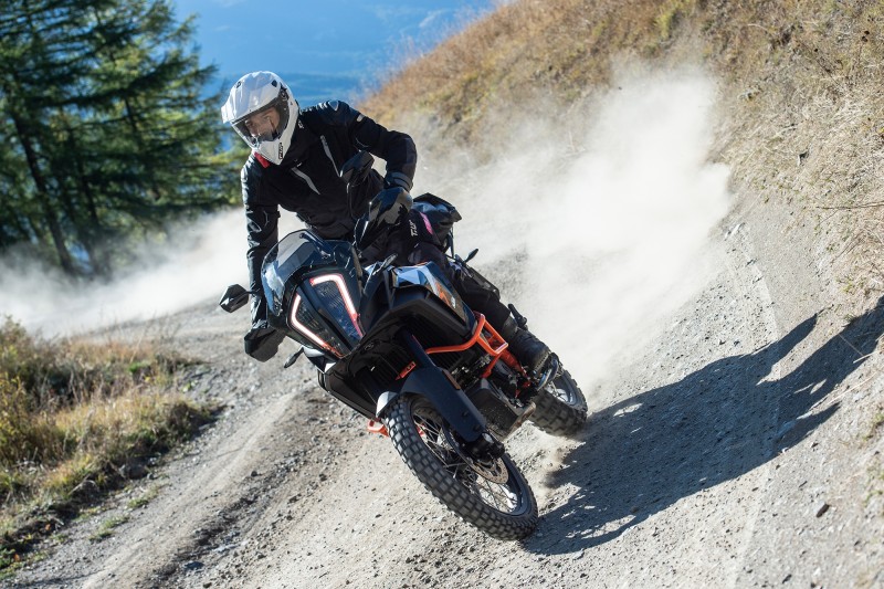 J-Zero, P-Zero y G-Zero, el conjunto de invierno para moto de T.ur