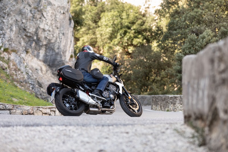 Alforjas laterales Easylock extensibles ST609 de Givi