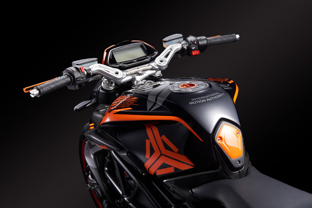 Puesto de conducción de la MV Agusta Dragster 800 RR The Arsenale