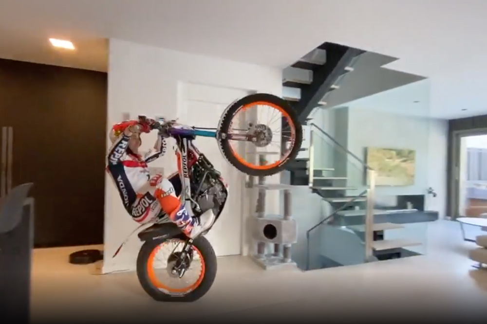 Toni Bou hace trial en casa durante la crisis del coronavirus