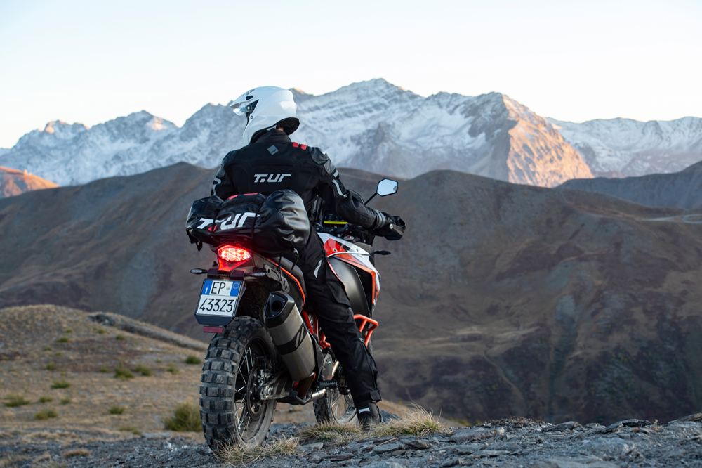 Chaqueta, pantalón y guantes Zero de T.ur