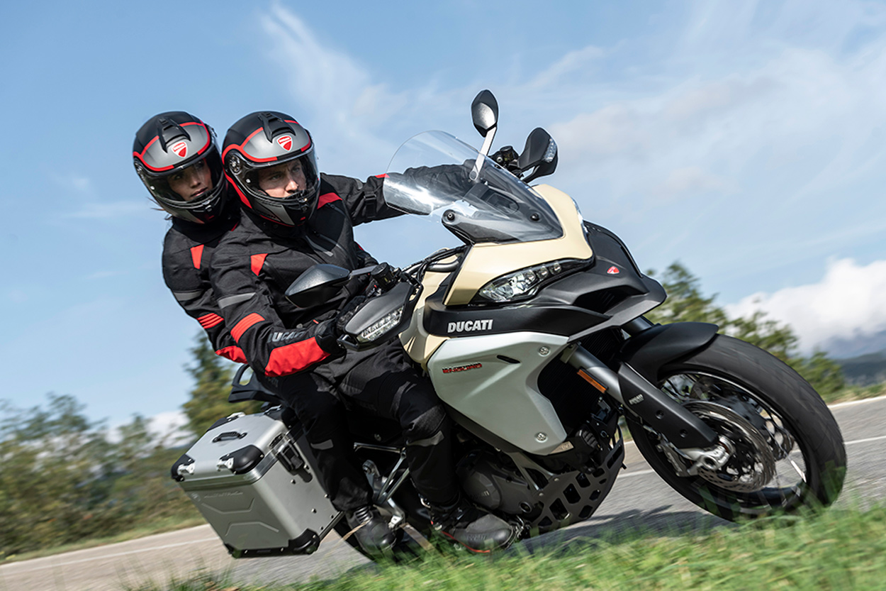 Podrán ir dos personas en moto durante la Fase 1 de la desescalada