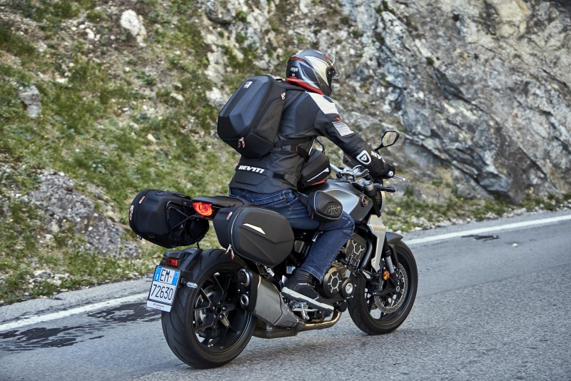 Maletas, baúles y complemetos para “casi” todas las motos de Givi