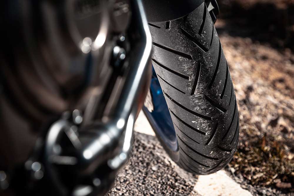 Como comprobar rápidamente el estado de los neumáticos de tu moto