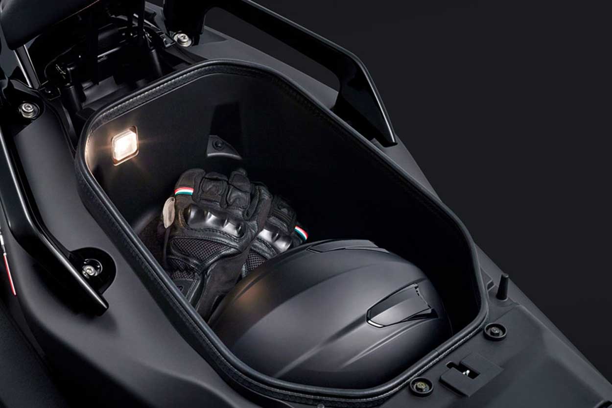 Hueco para el casco del SYM Maxsym TL