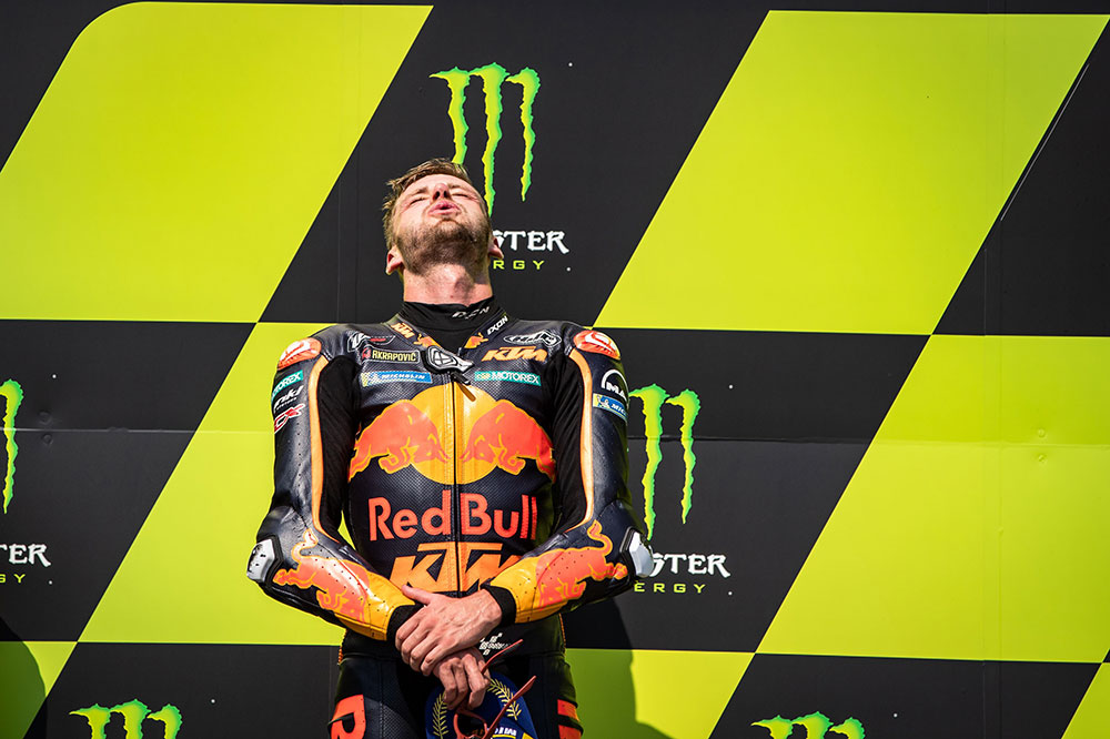 Brad Binder en el podio del Gran Premio de República Checa