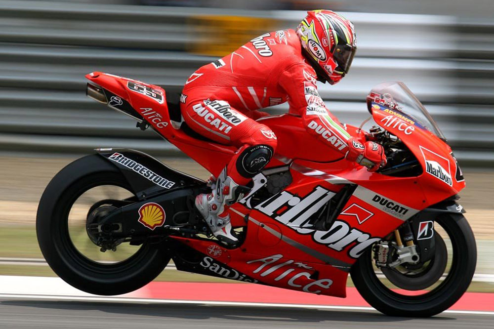 Loris Capirossi logró la primera victoria de la Ducati Desmosedici GP