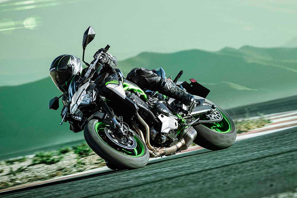 La Kawasaki Z900 2021 la encontrarás en cuatro combinaciones de colores