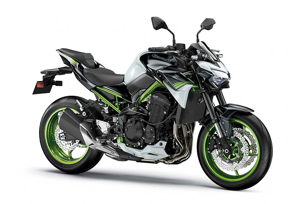 La Kawasaki Z900 2021 tiene un cuadro de instrumentos completamente digital y faros completamente de LED