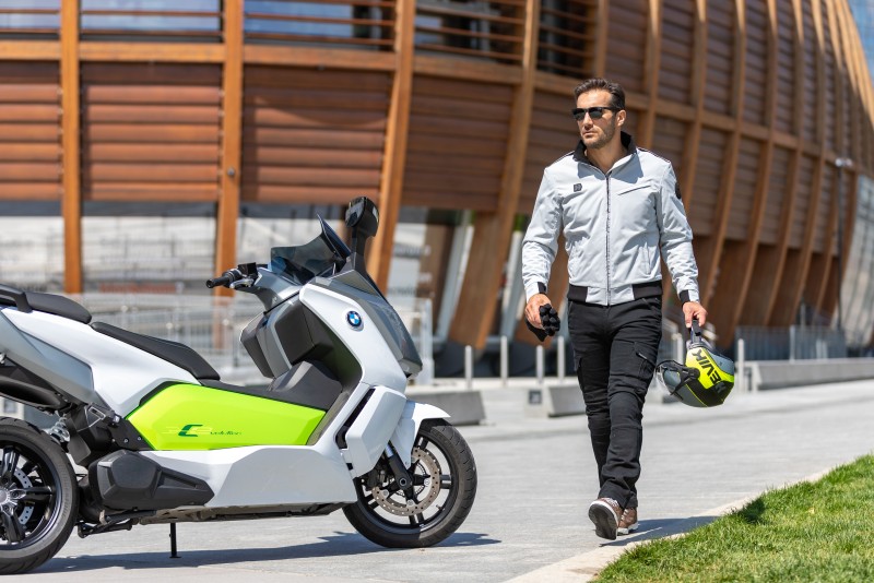 Chaqueta B-17 y guantes Oberlap de Hevik