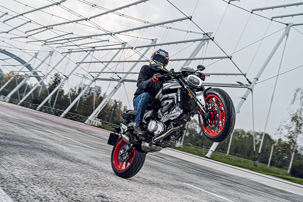 La nueva Ducati Monster tendrá dos versiones, estándar y Plus, algo más deportiva