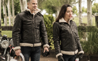 Chaqueta Eagle, guantes Winter Skin y pantalón de lluvia de By City