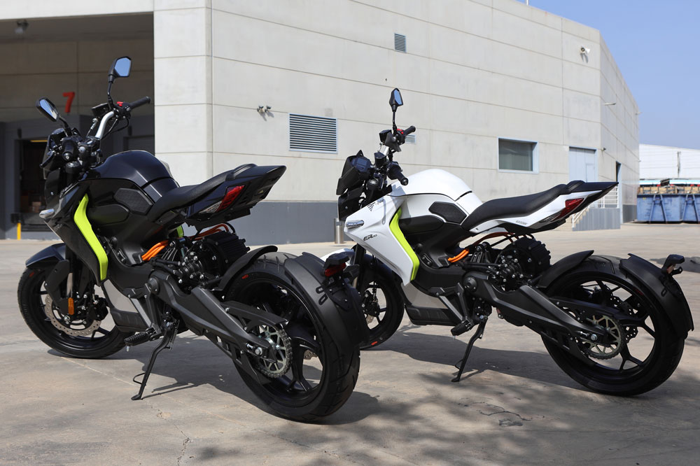 La autonomía de la VOGE ER-10 se queda limitada a menos de 50 kilómetros en autopista; la recarga de la batería se completa en cuatro horas