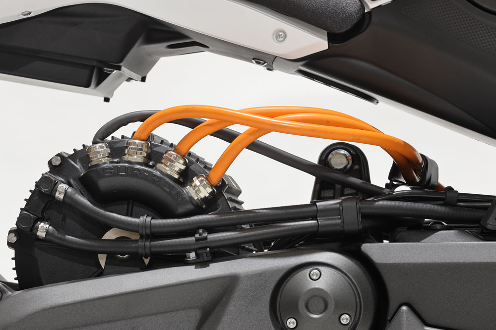 El motor de la Voge ER-10 es trifásico y está refrigerado por agua