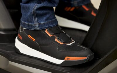SD-BC10, las zapatillas para moto con cierre automático de Seventy Degrees