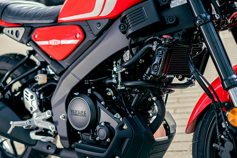 El chasis es de tipo doble viga, marca de la casa Yamaha