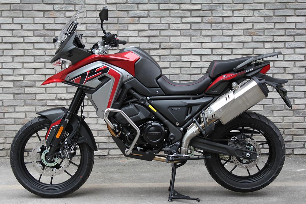 La Voge 650 DS es la que tiene ruedas de aleación, más práctica para un uso intensivo por carretera