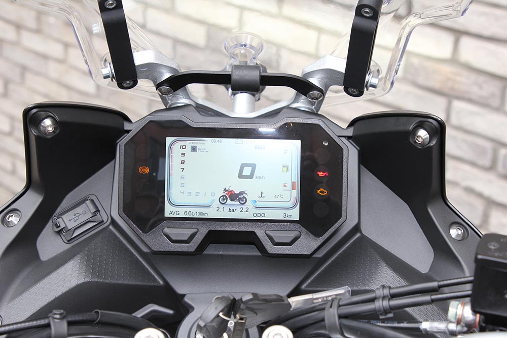 El cuadro de instrumentos de la VOGE 650 DS y DSX es completamente digital