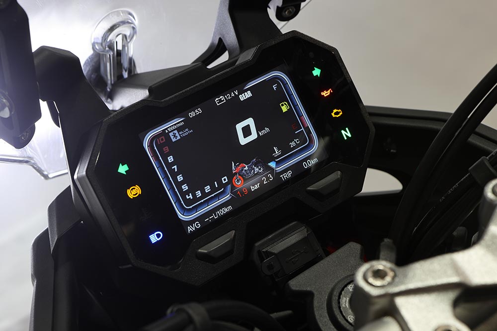 El cuadro de instrumentos de la Voge 500 DSX es completamente digital