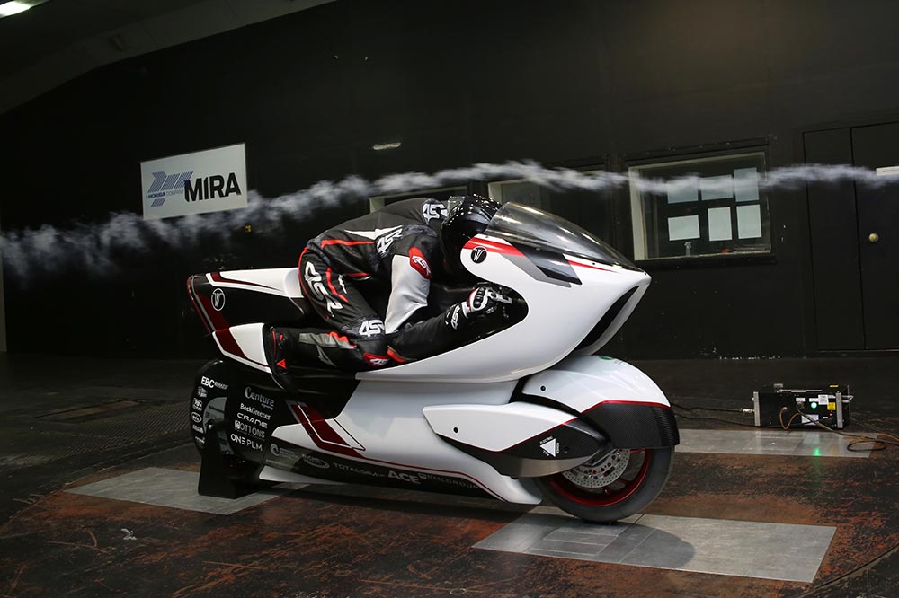 La moto eléctrica más rápida de la historia se presentó en el Circuito de Silverstone