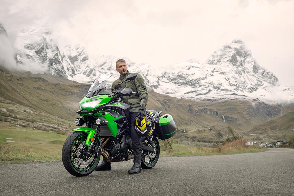 Para aumentar el confort de la Versys 650 la pantalla delantera es regulable