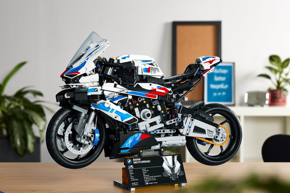 Esta Navidad, regala una BMW M 1000 RR de Lego
