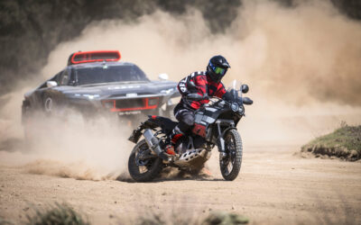 La Ducati DesertX y el Audi RS Q e-tron, juntos en Cerdeña