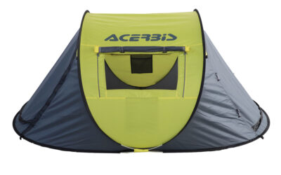 Tienda de campaña, silla y bolsa térmica de Acerbis