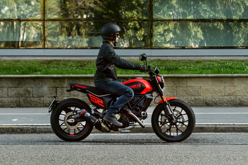 La Scrambler Full Throttle tiene un espíritu off road que nos encanta.