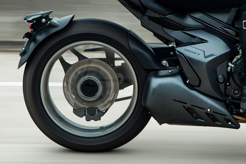 La Zontes V 350 tiene un bellísimo basculante monbrazo