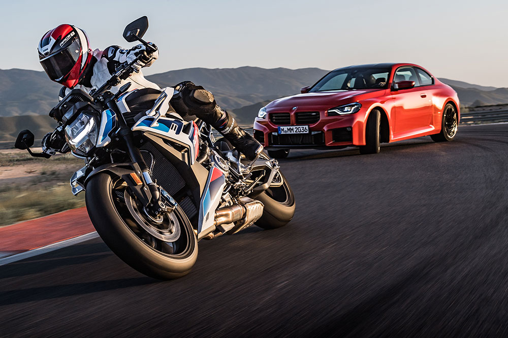 ¿Moto o coche? BMW M 1000 R vs BMW M2