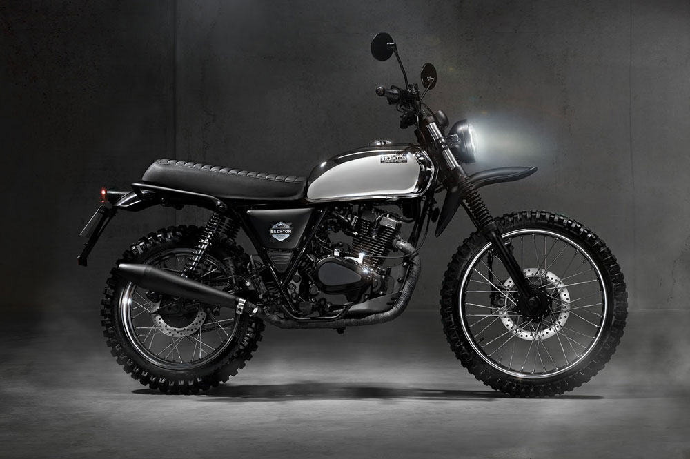 La estética de la Brixton Felsberg recuerda a las primeras Yamaha XT 500