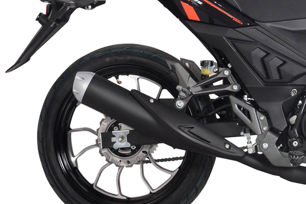 El Malaguti Spectre tiene frenada combinada CBS