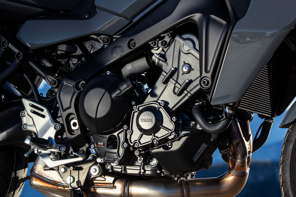 El motor de tres cilindros se basa en el de la MT09