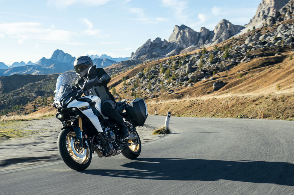 El sistema de suspensiones semiactiva también lo gobierna la centralita de la moto