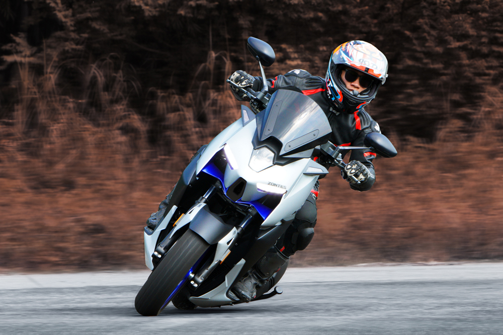 El Zontes M350 tiene dos modos de conducción y control de tracción