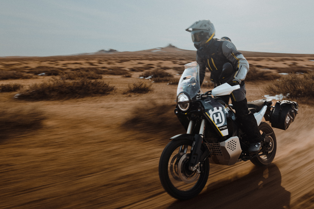 Con maletas y pantalla alta, la Norden Expedition no ha perdido su esencia off road.