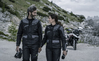 Traje Stelvio Light de Hevik para tus aventuras en moto