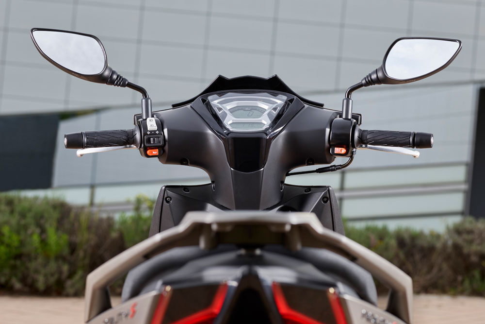 La capacidad de carga es otro de los fuertes del Agility City, algo siempre comprometido en un scooter de rueda alta.