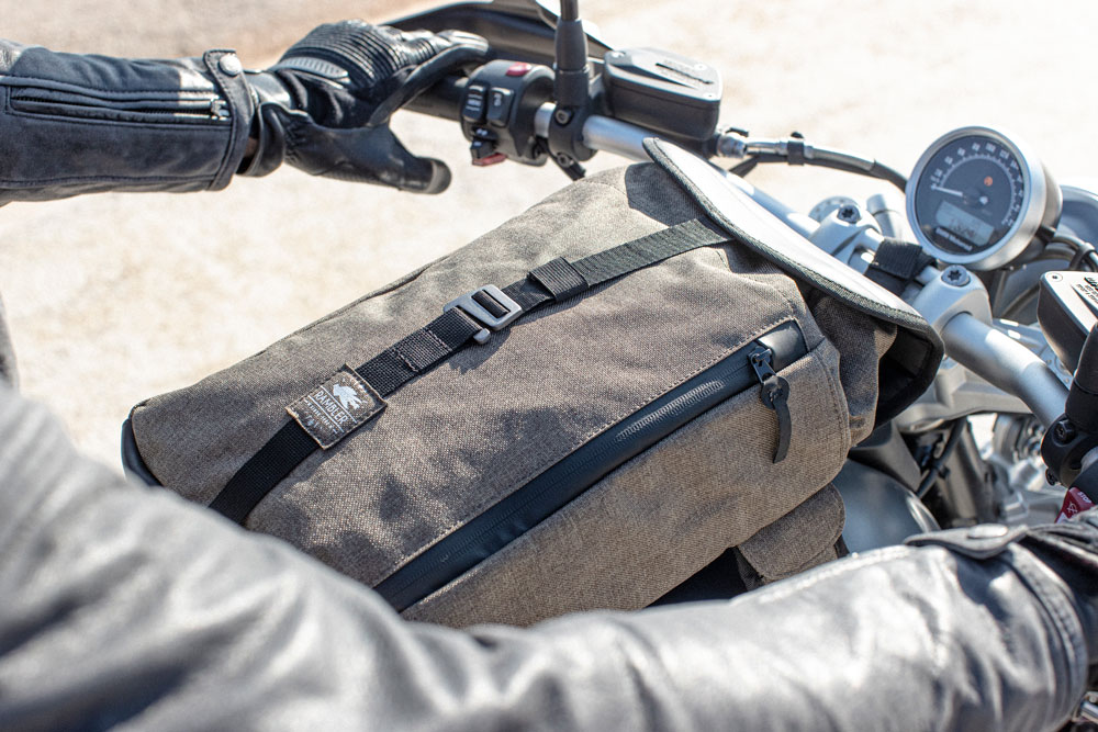 Bolsas sobre depósito de Kappa