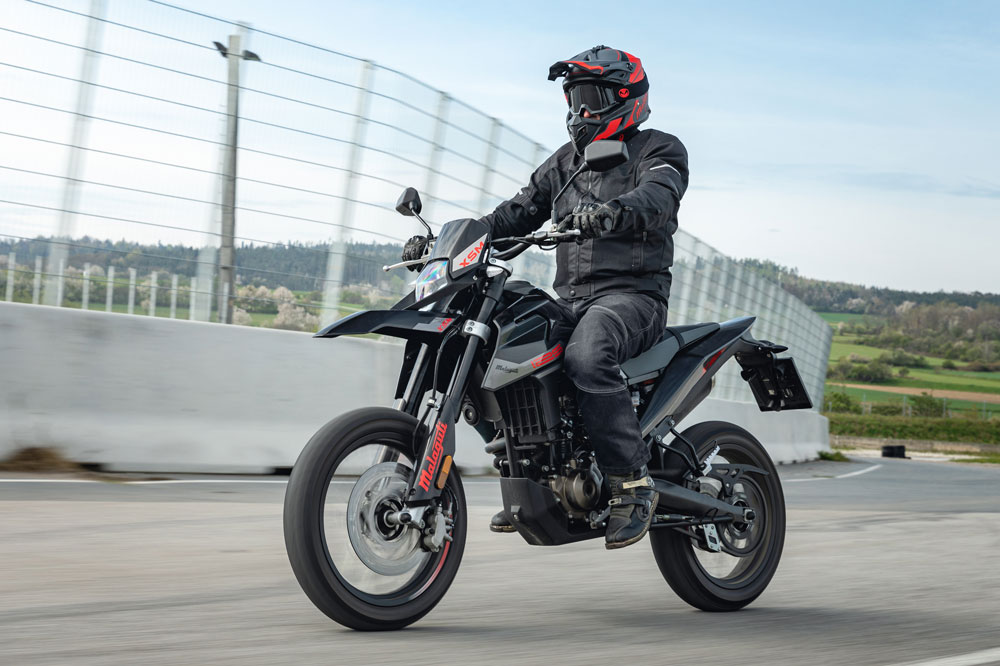 Malaguti XSM 125: ¿Por qué no una supermotard para el carnet de coche?