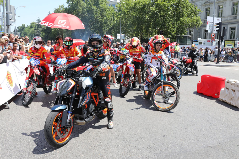Algunos campeones del mundo como Dani Pedrosa o Toni Bou se sumaron a la celebración de la RFME