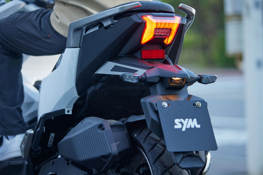 Detalle del piloto trasero del SYM ADX 125