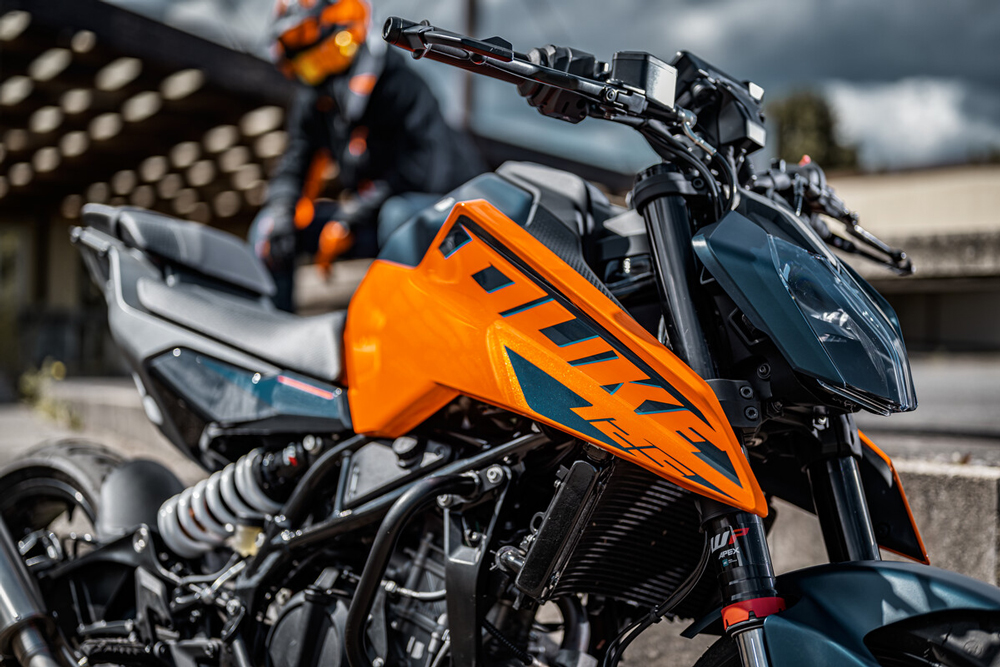 Detalle frontal de la KTM 125 Duke