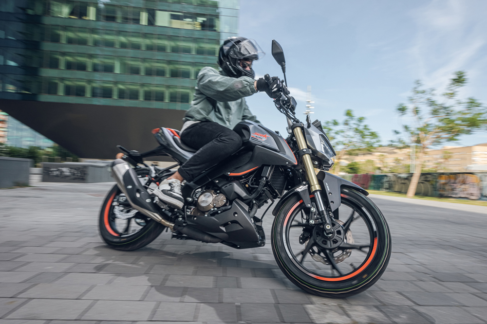 El precio de esta QJ Motor es de 3.299 euros (2.999 en promoción)