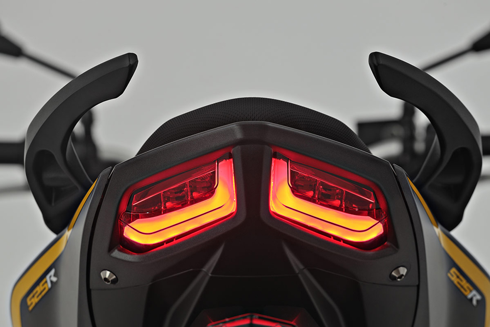 Espectacular aspecto de la parte trasera de la Voge 525 R